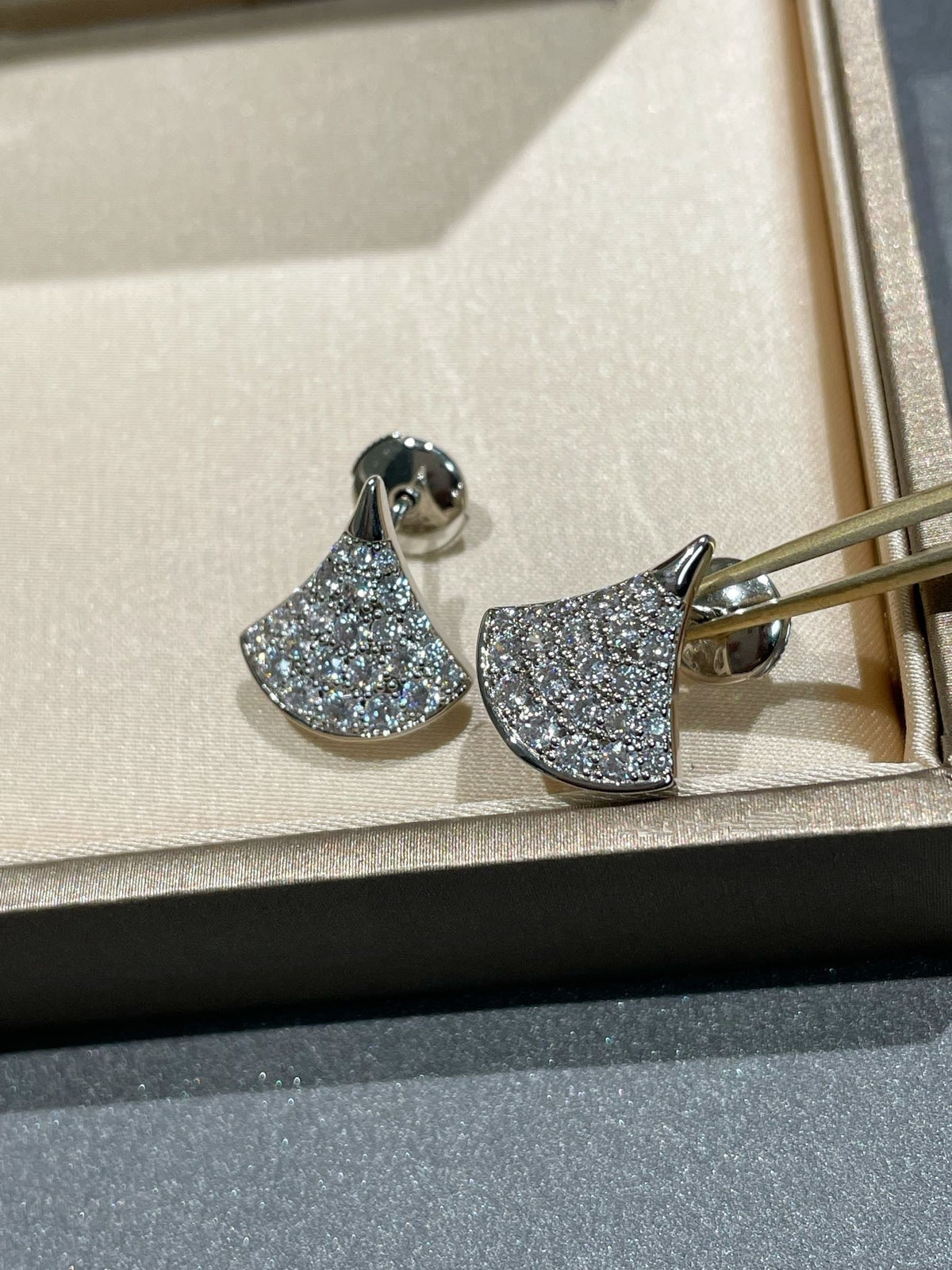 Bvlgari Dream Stud Earrings Cubic Zirconia - 11424