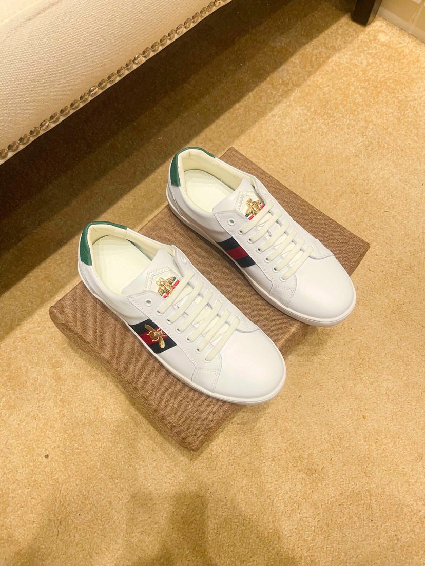 White Stripe Low-Top Sneakers — front