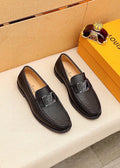 微商相册测试鞋子-Louis Vuitton Black Pebbled Loafers — hero