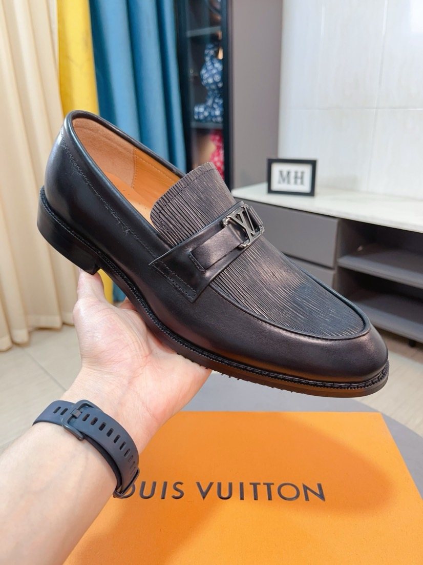 Louis Vuitton Black Textured Buckle Loafers — side