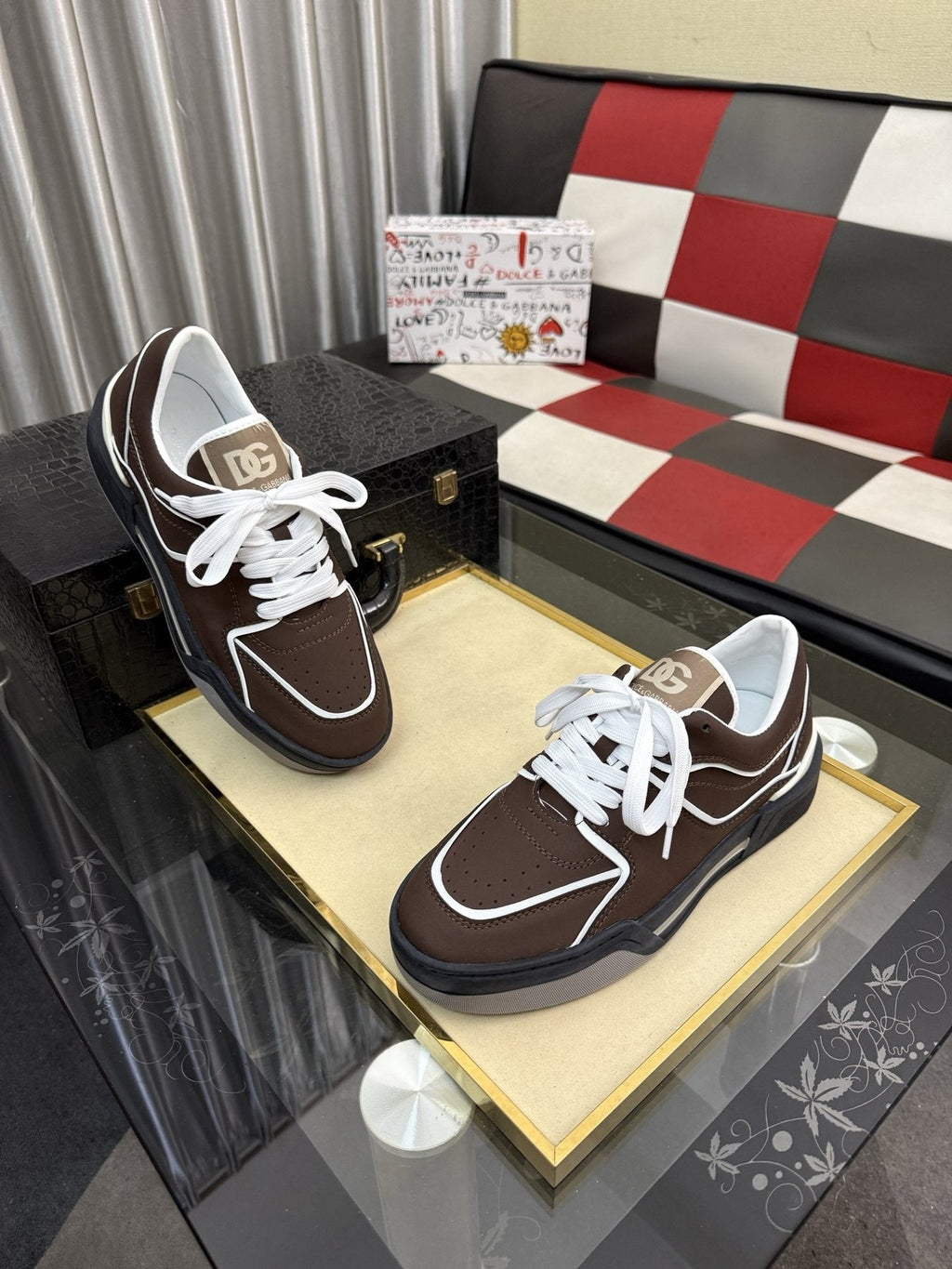 Dolce & Gabbana Brown Piped Low-Top Sneakers — front