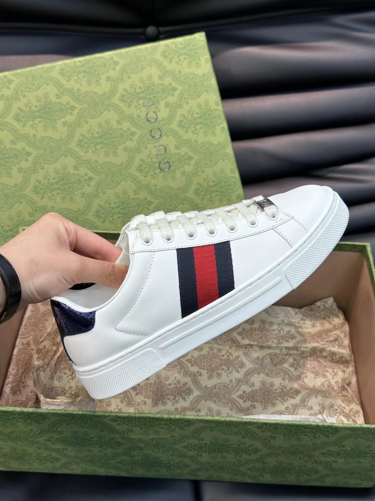 Gucci White Stripe Low-Top Sneakers — model