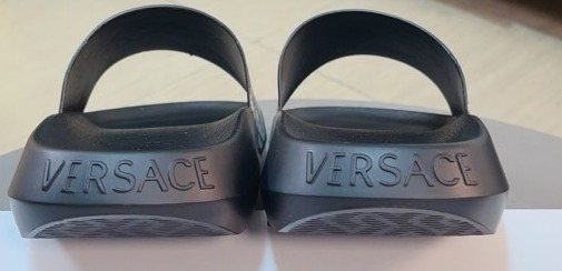 微商相册测试鞋子-Versace Patterned Emblem Slide Sandals — front