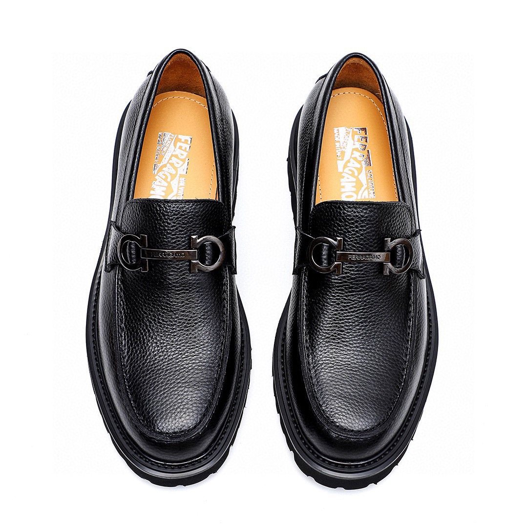 微商相册测试鞋子-Ferragamo Black Pebbled Bit Loafers — hero