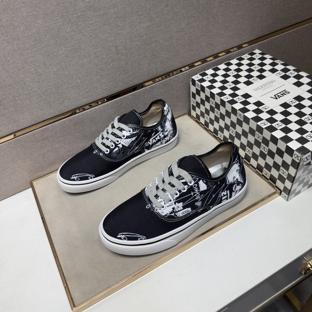 VANS Black Graphic Low-Top Sneakers — front