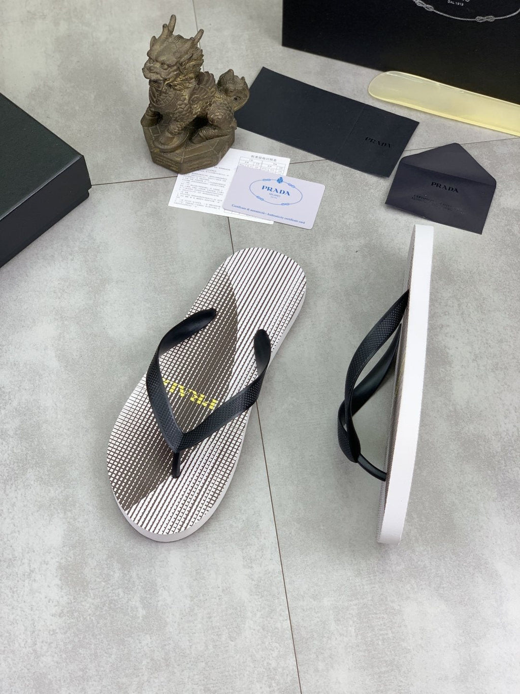 微商相册测试鞋子-Prada Striped Thong Flip-Flops — side