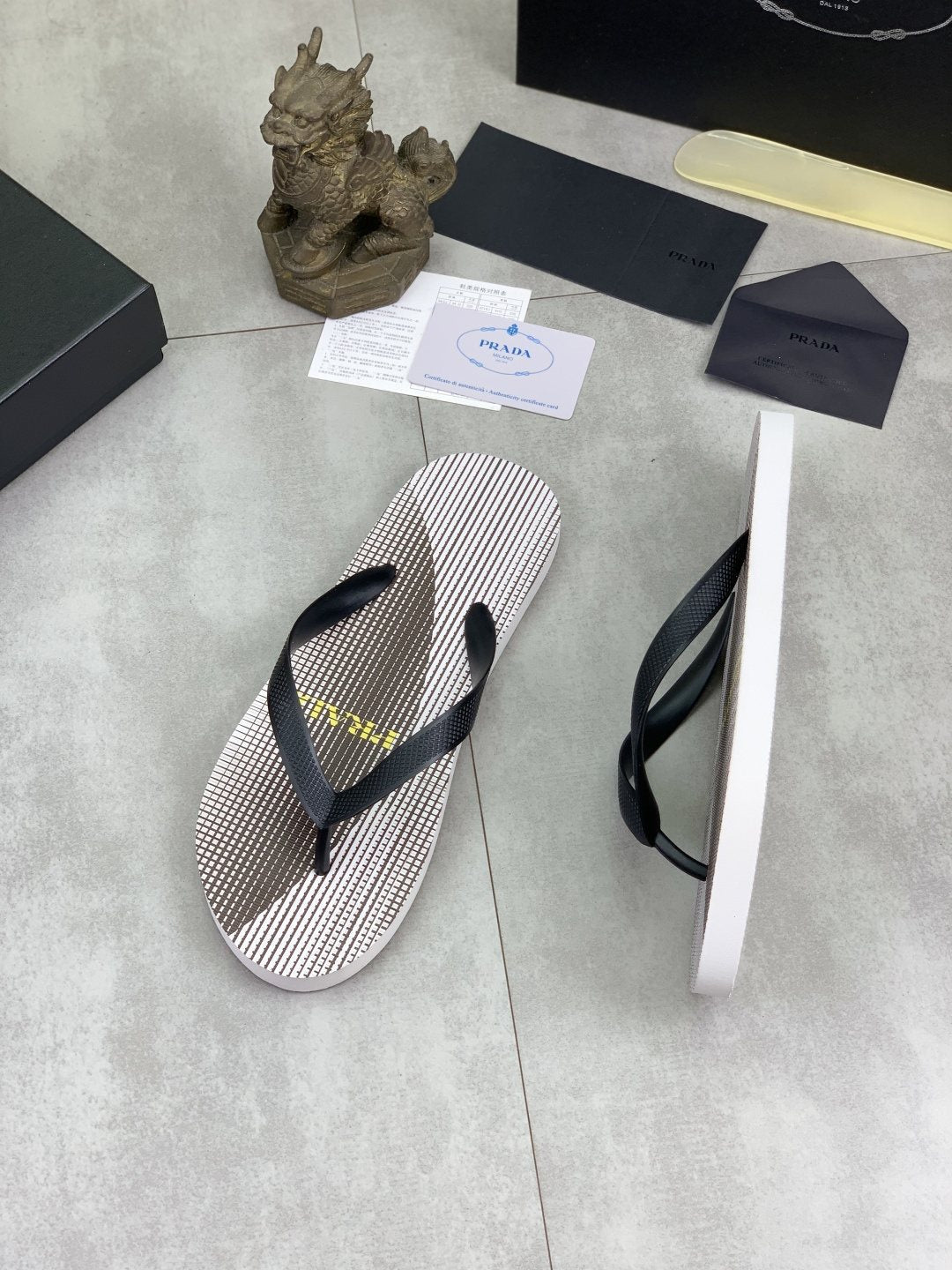 微商相册测试鞋子-Prada Striped Thong Flip-Flops — side