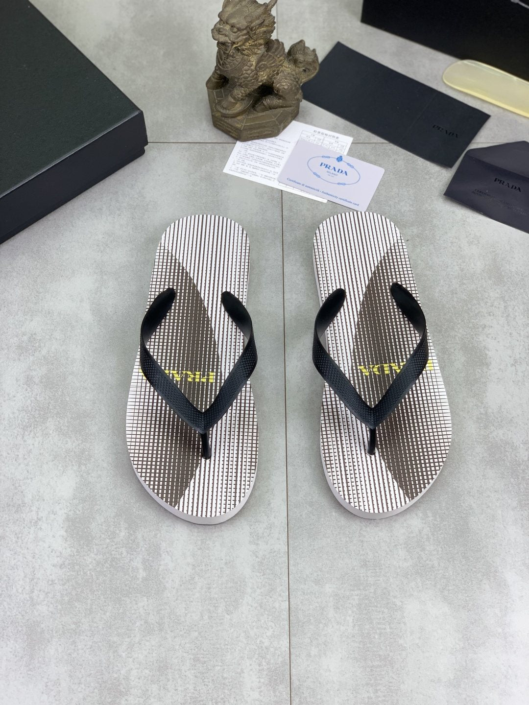微商相册测试鞋子-Prada Striped Thong Flip-Flops — hero