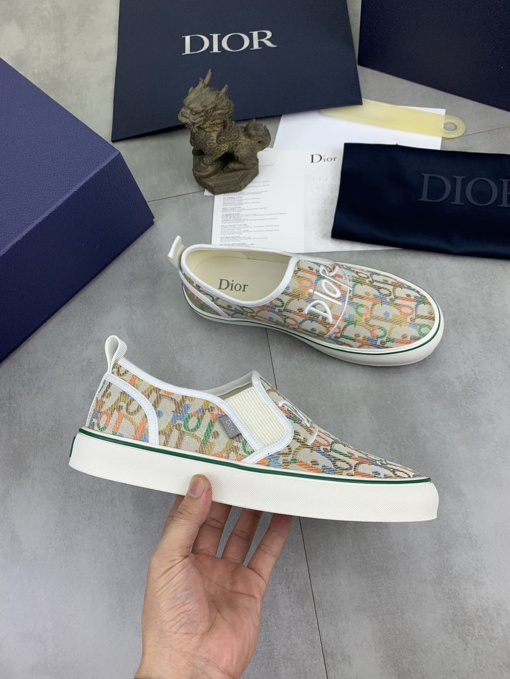 微商相册测试鞋子-Dior Multicolor Canvas Slip-On Shoes — model