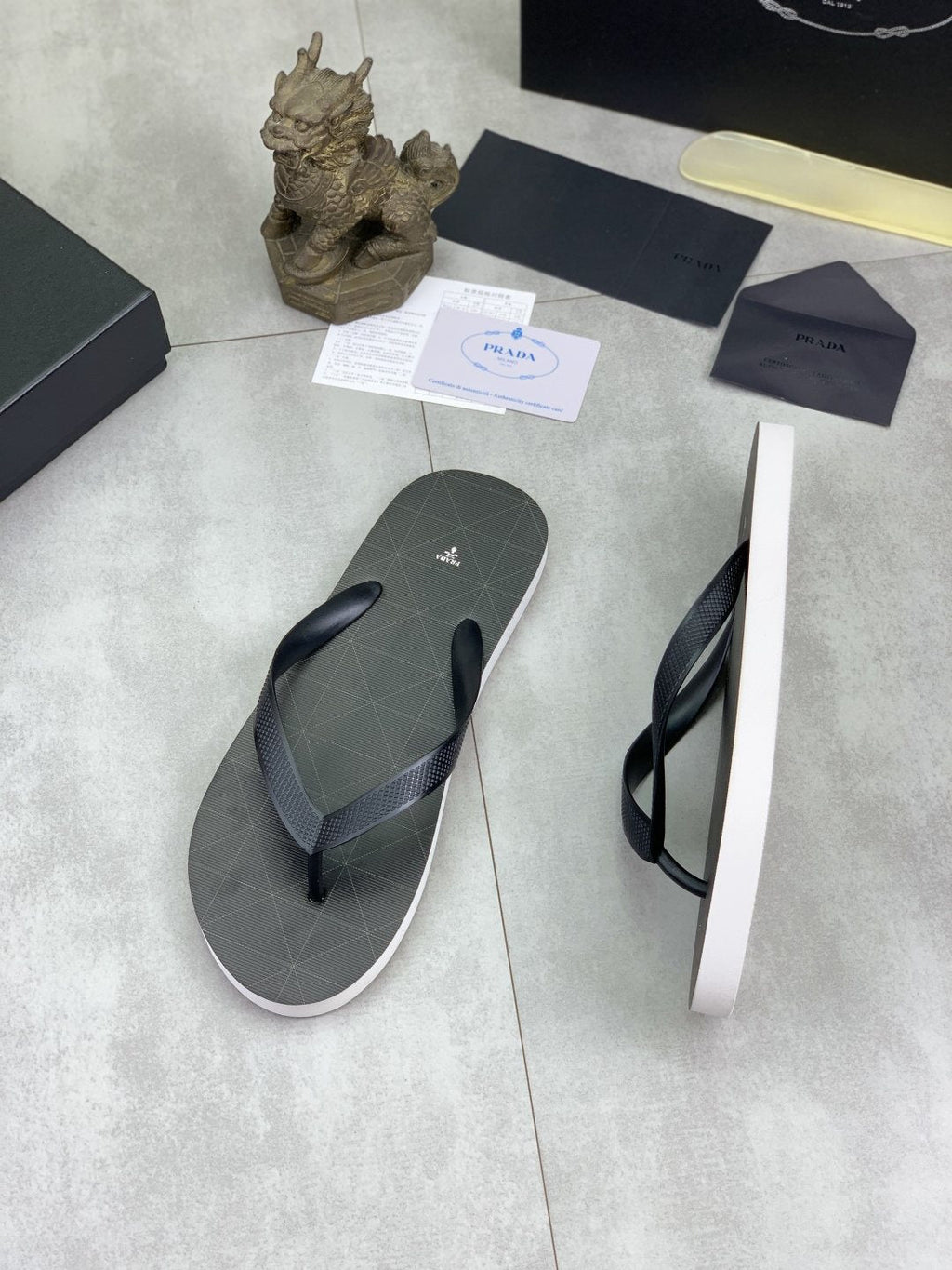 微商相册测试鞋子-Prada Dark Gray and Black Flip-Flops — side
