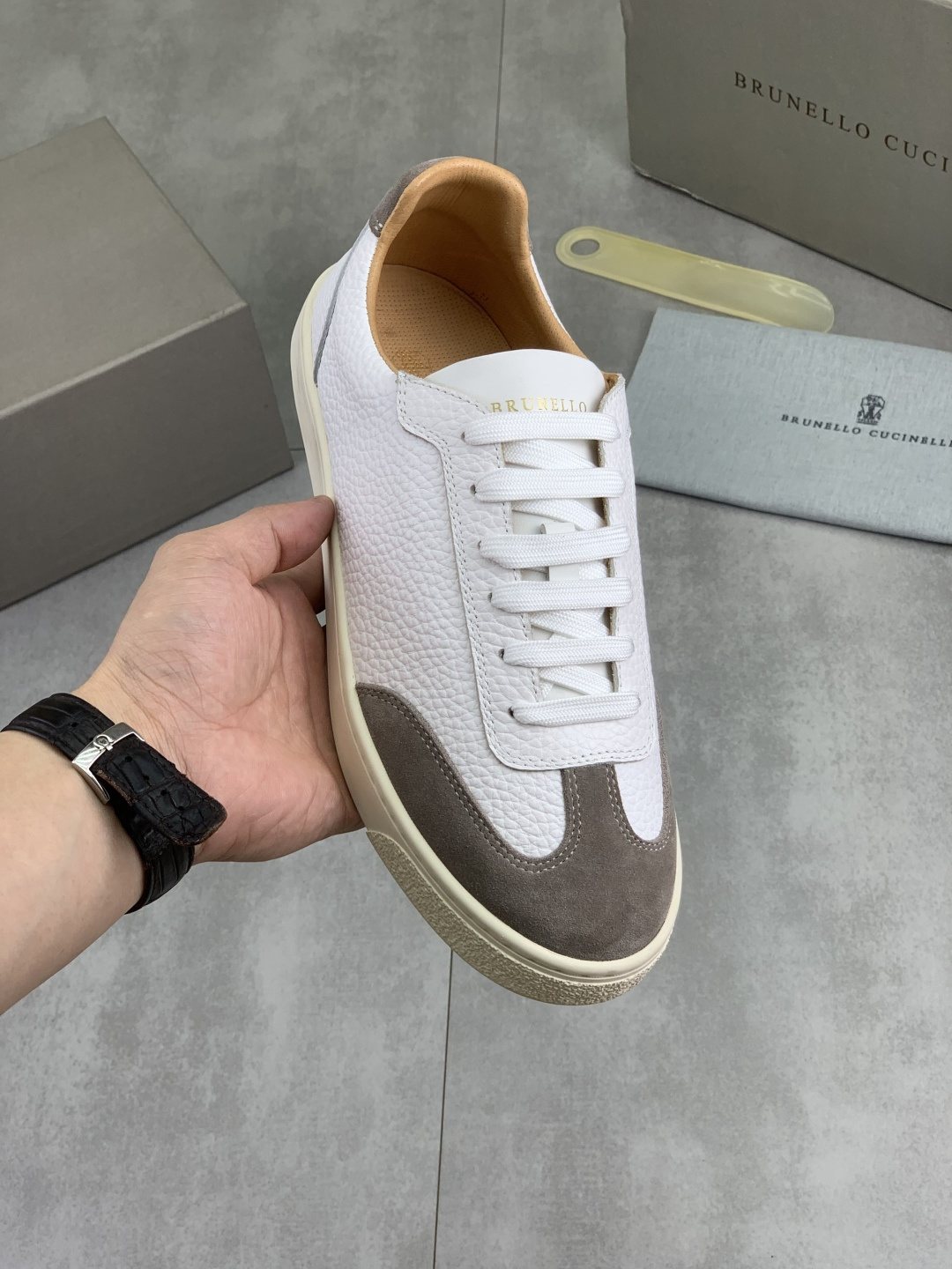微商相册测试鞋子-Brunello Cucinelli White and Taupe Low-Top Sneakers — model