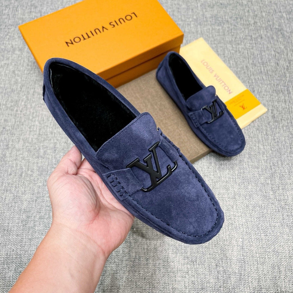 微商相册测试鞋子-Louis Vuitton Navy Blue Hardware Loafers — model