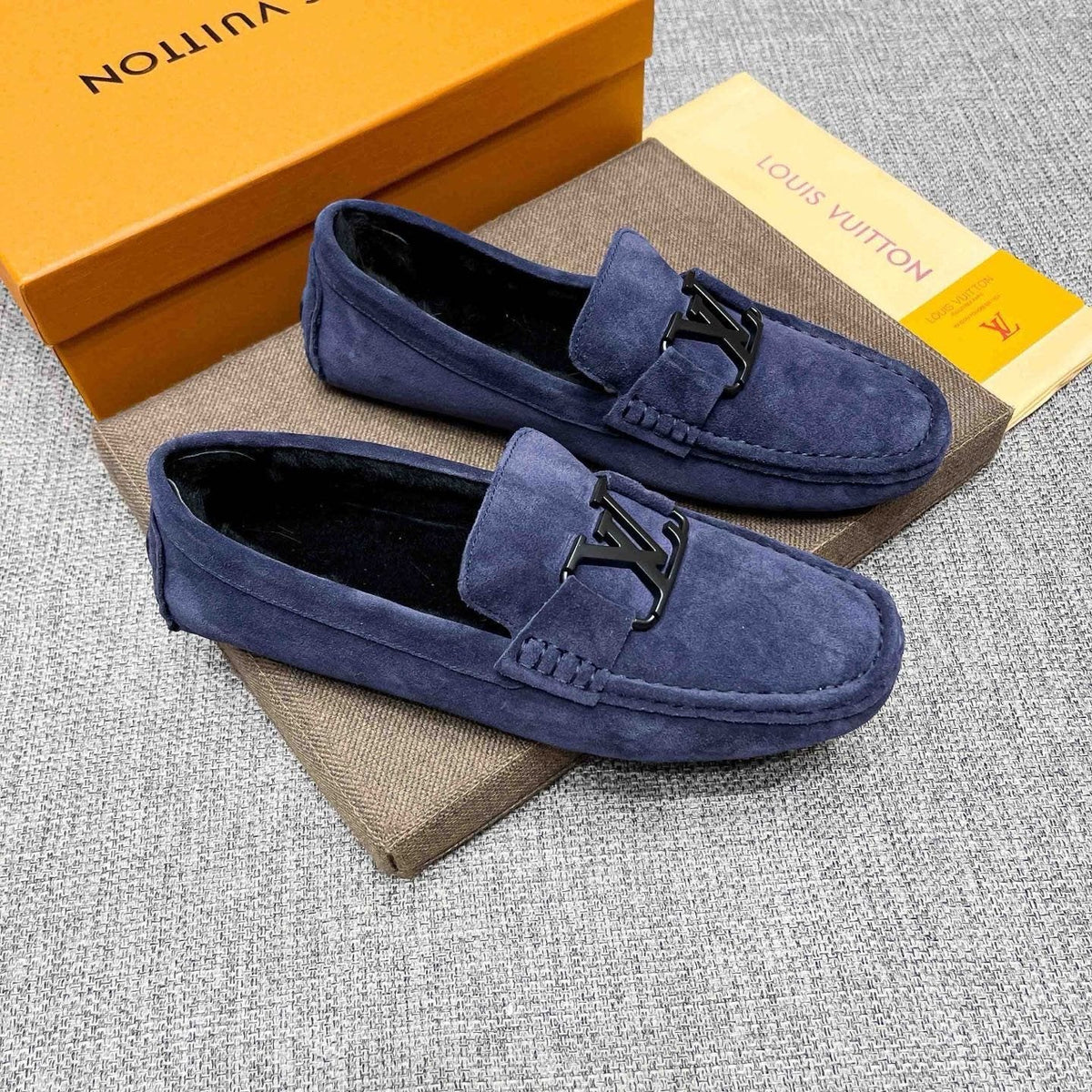 微商相册测试鞋子-Louis Vuitton Navy Blue Hardware Loafers — hero