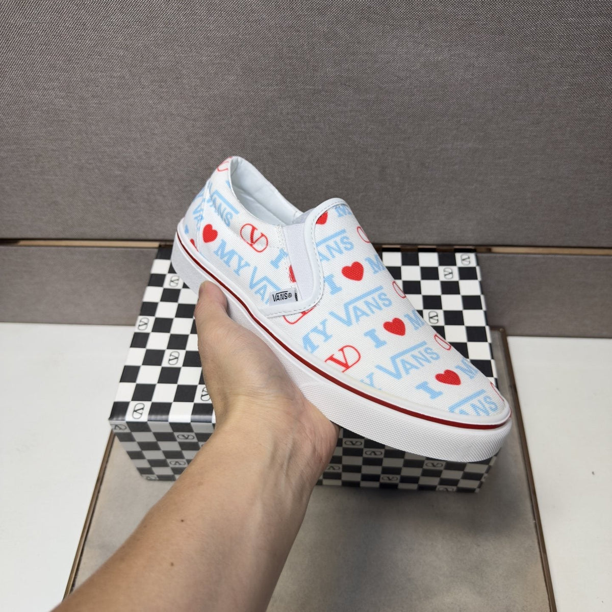 Vans White Graphic Low-Top Sneakers — model