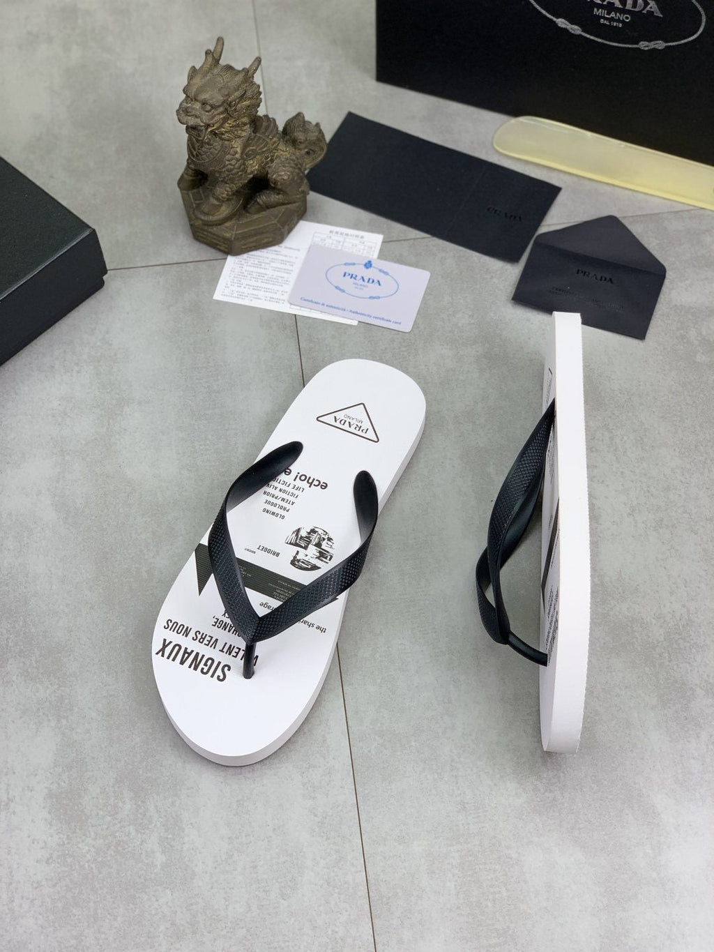 微商相册测试鞋子-Prada White & Black Graphic Flip-Flops — side