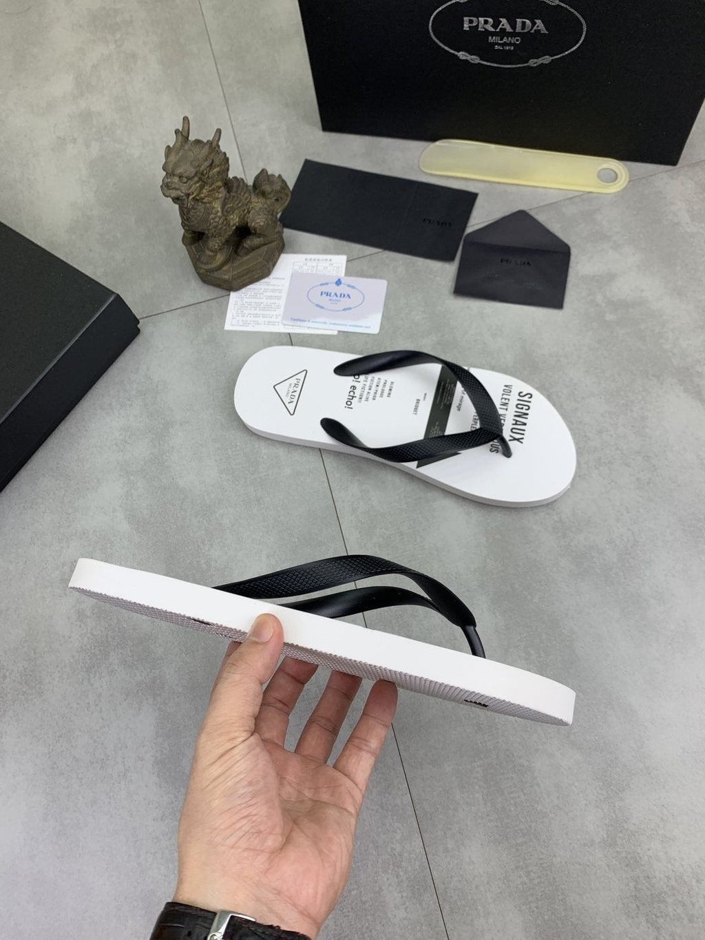 微商相册测试鞋子-Prada White & Black Graphic Flip-Flops — side