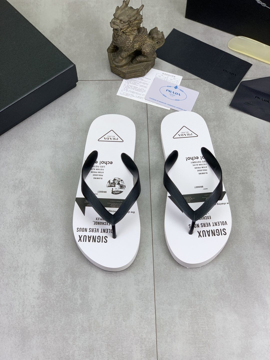 微商相册测试鞋子-Prada White & Black Graphic Flip-Flops — front