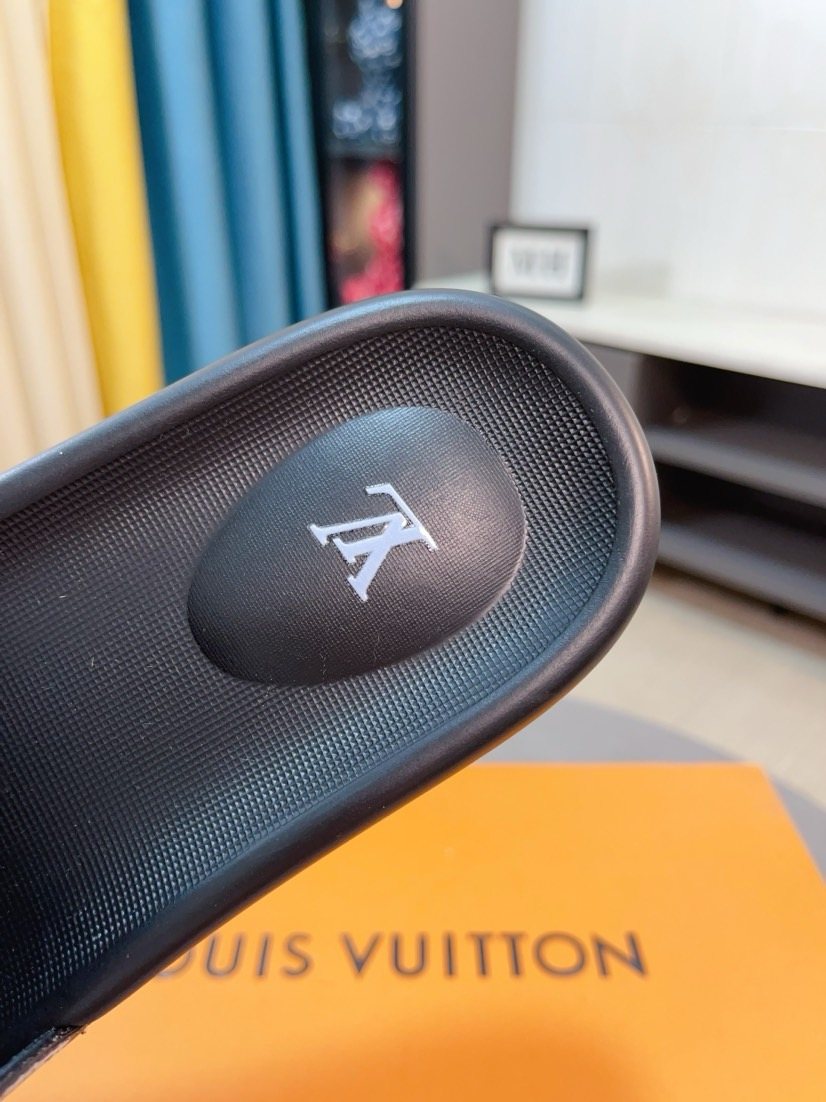 Louis Vuitton Patterned Strap Slide Sandals — detail