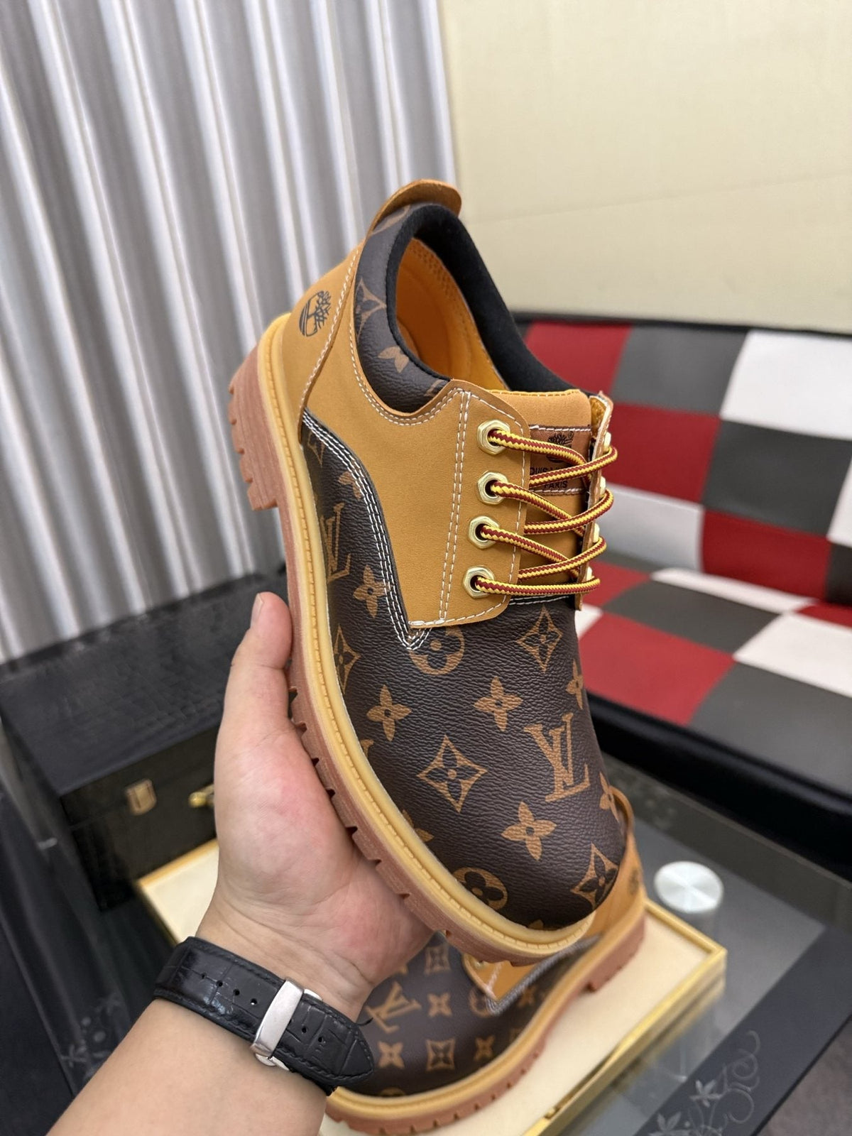 Timberland Tan & Brown Patterned Lace-Up Shoes — model