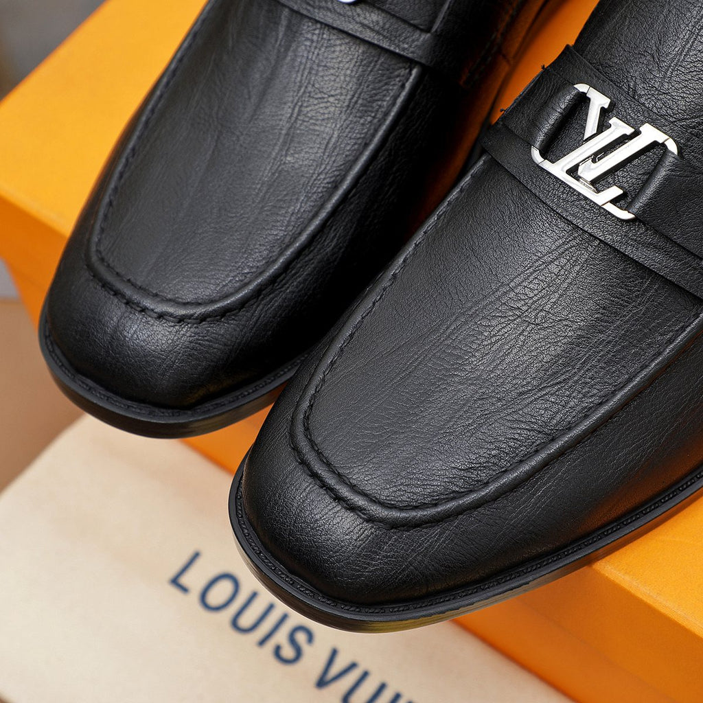 Louis Vuitton Black Textured Hardware Loafers — detail