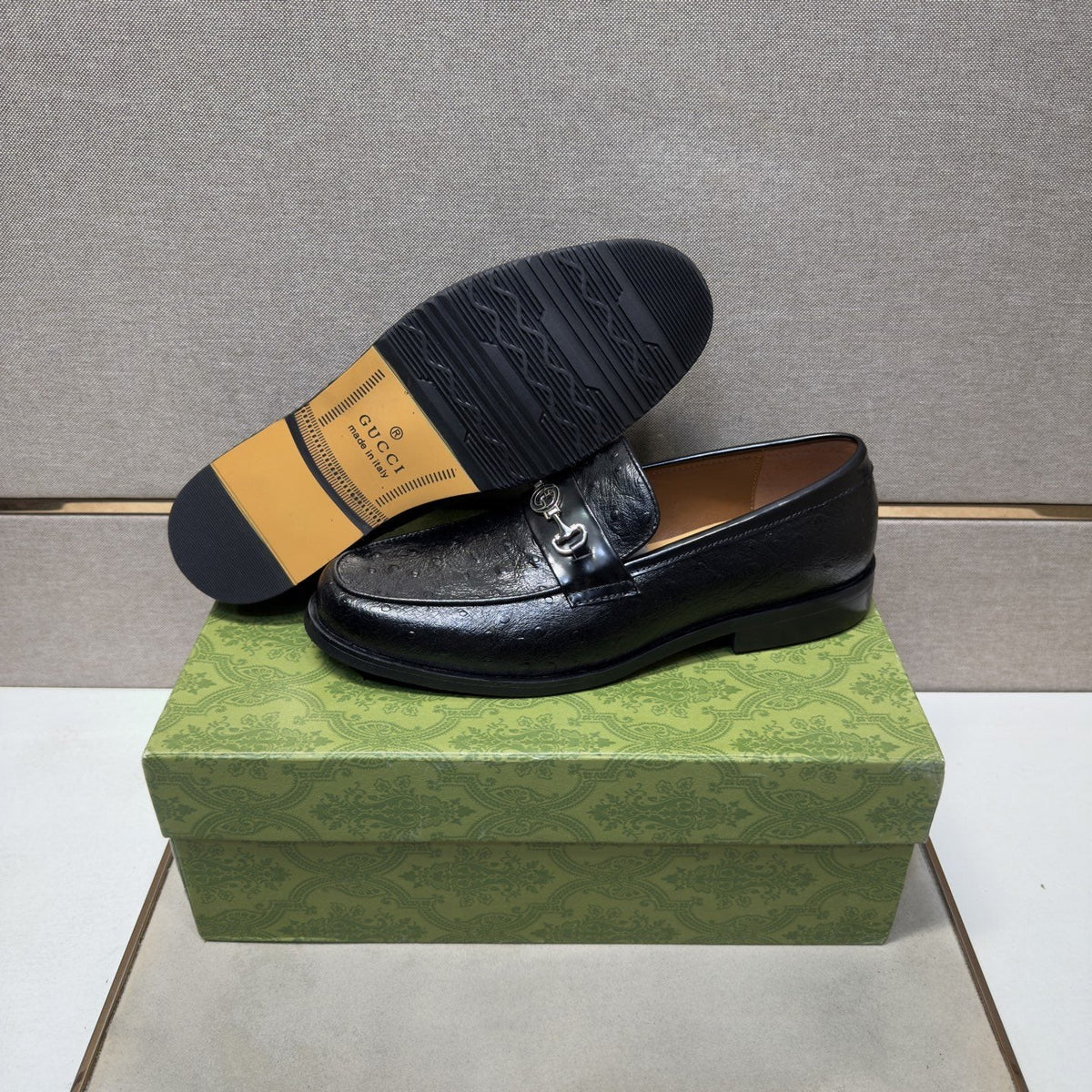 Gucci Black Textured Bit Loafers — detail