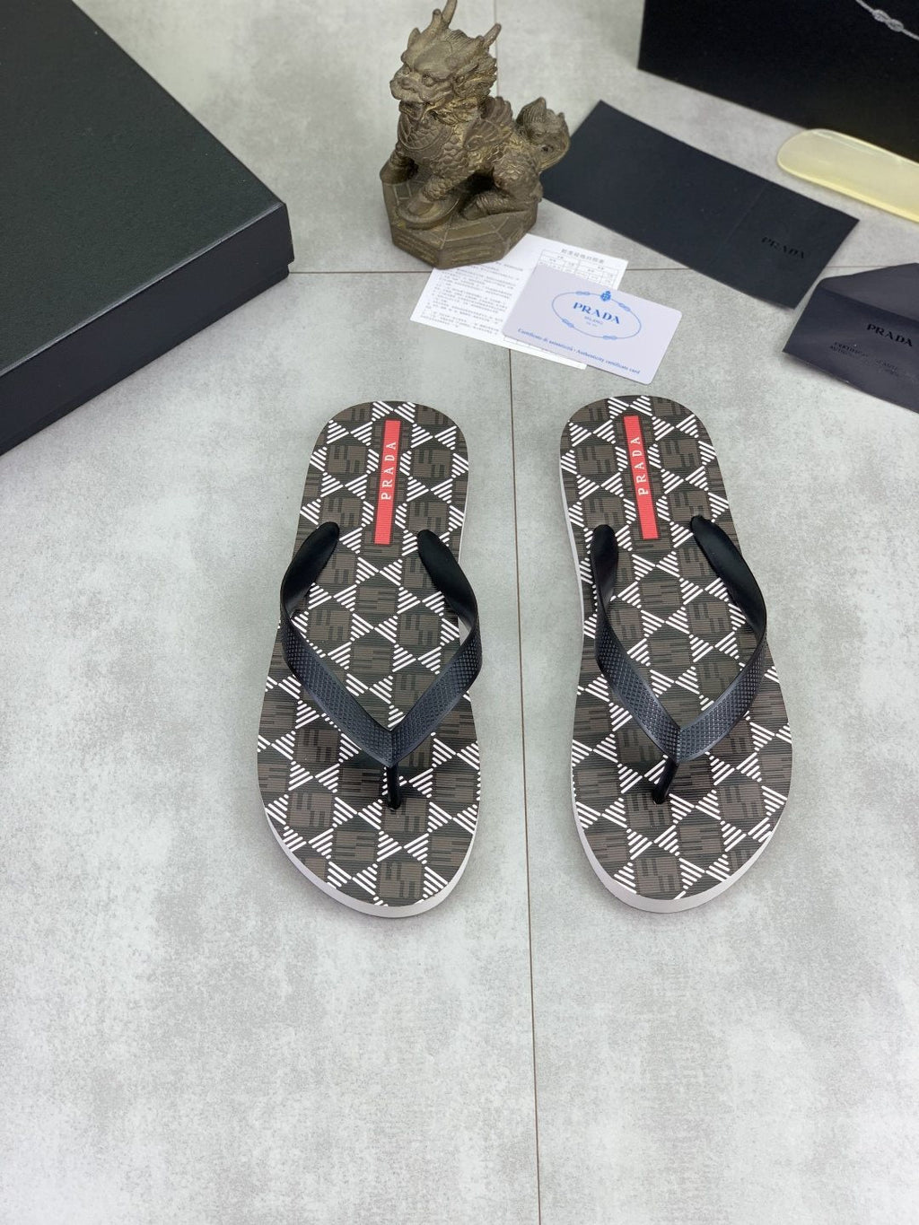 微商相册测试鞋子-Prada Geometric-Pattern Flip-Flops — front