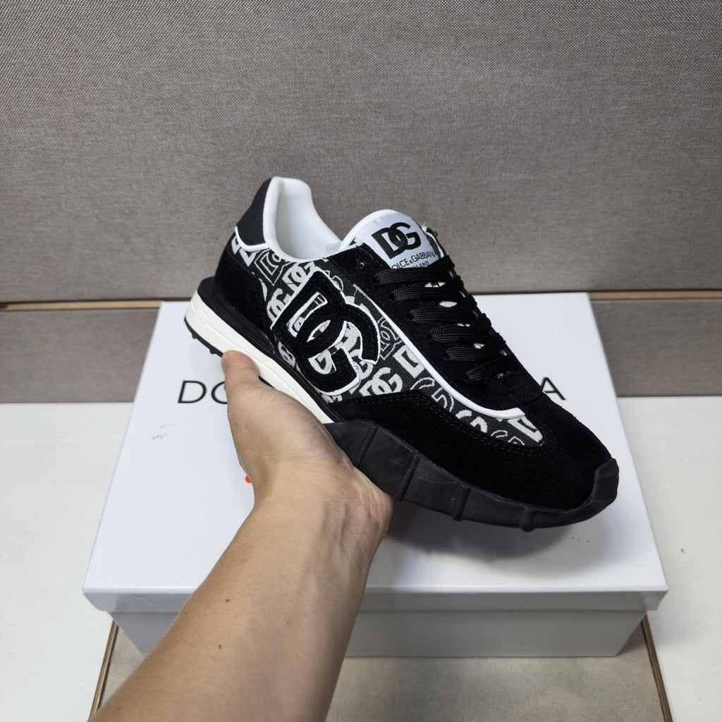 Dolce & Gabbana Logo Panel Low-Top Sneakers — model