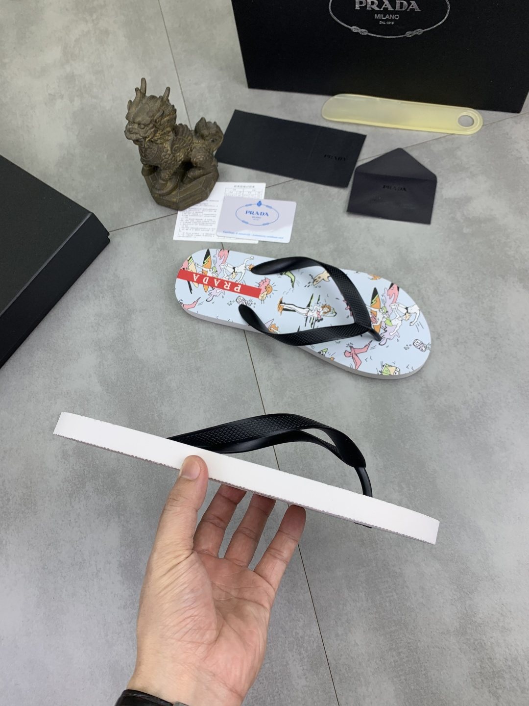 微商相册测试鞋子-Prada Printed Thong Flip-Flops — side