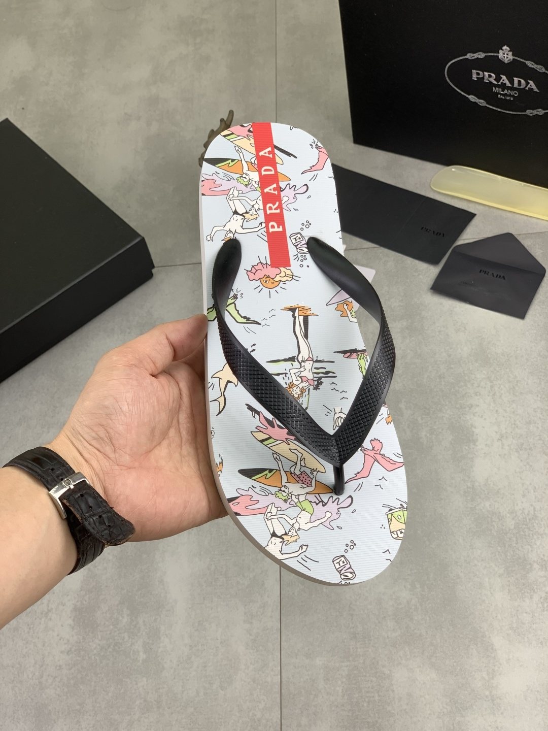 微商相册测试鞋子-Prada Printed Thong Flip-Flops — model