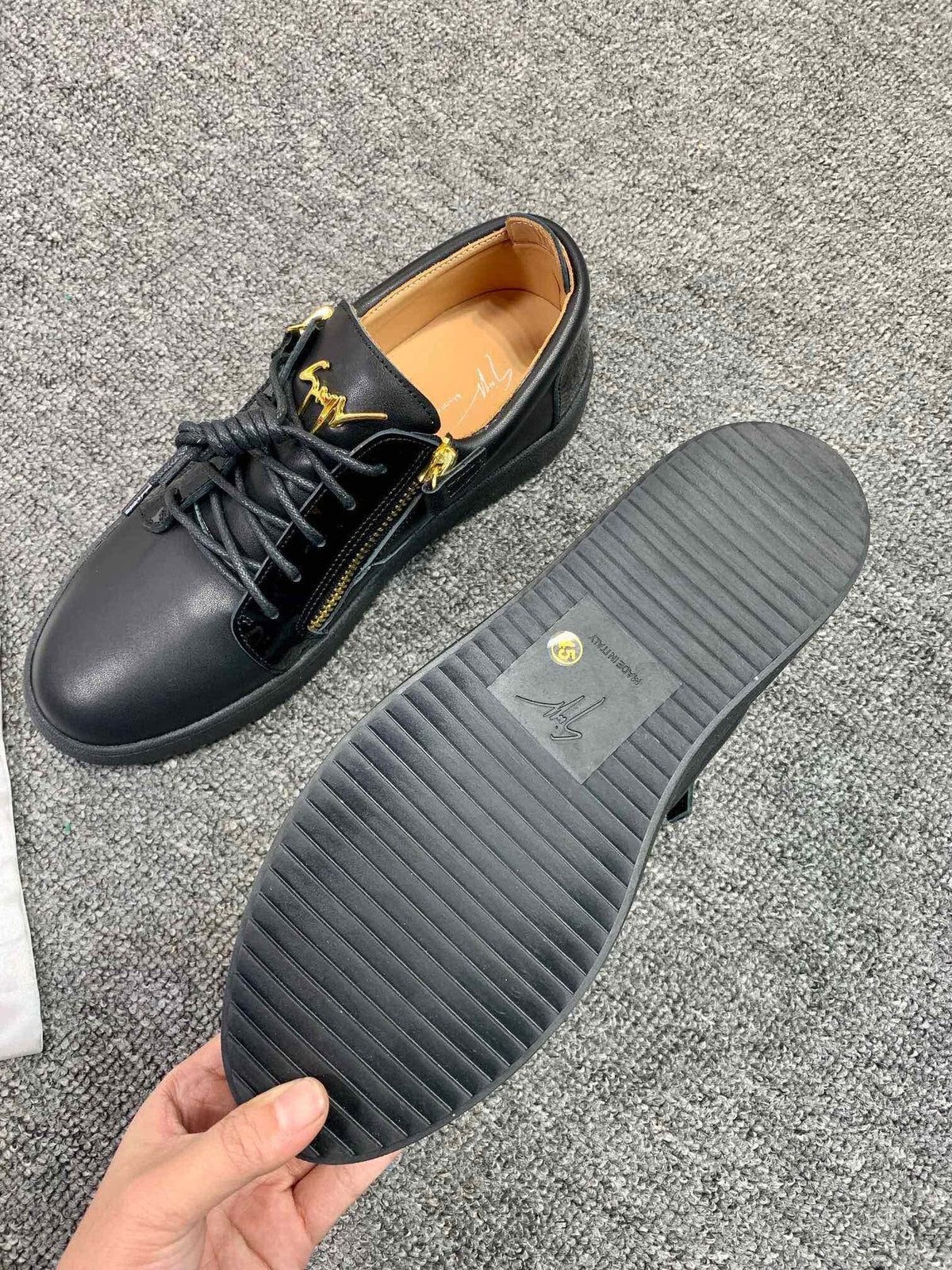 Giuseppe Zanotti Black Gold-Zip Low-Top Sneakers — detail