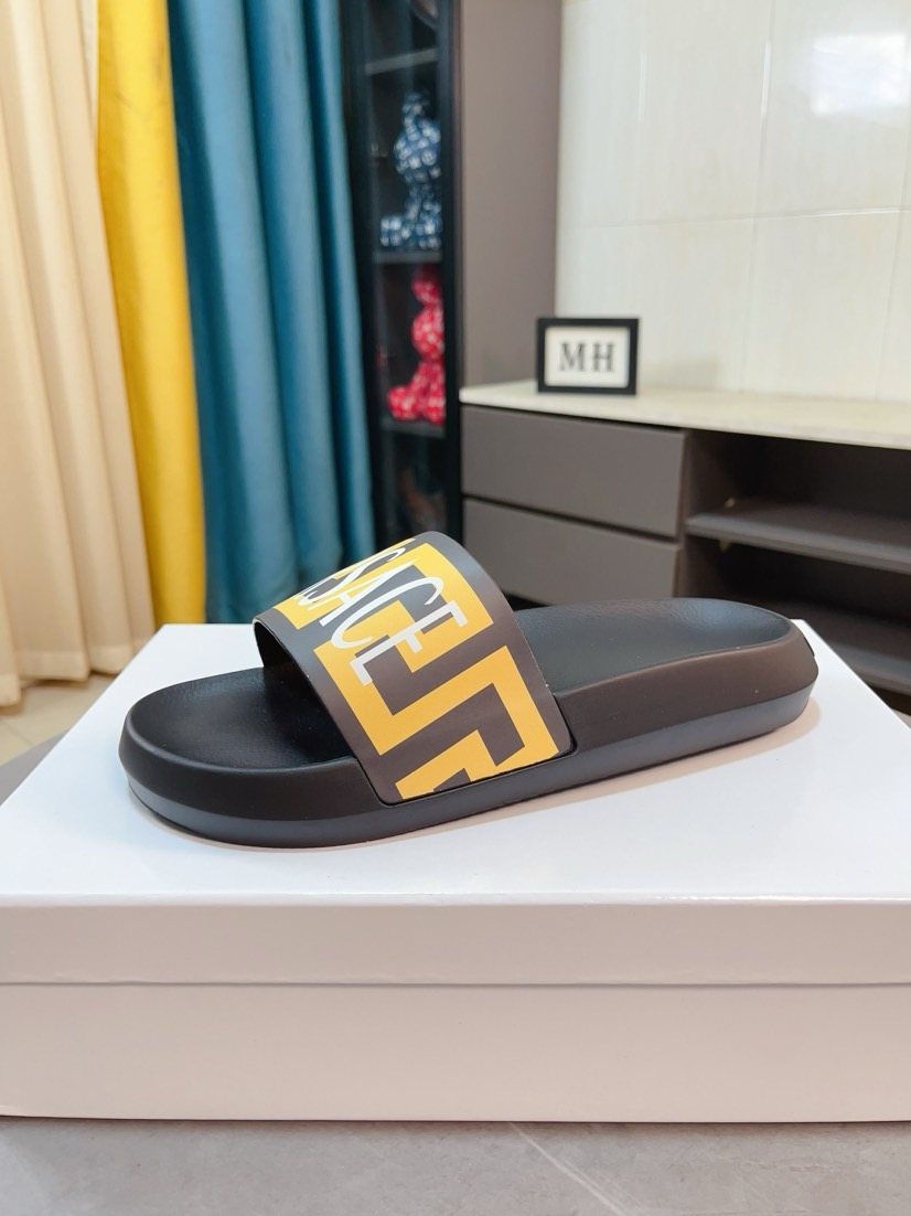 微商相册测试鞋子-Versace Men's Graphic Slide Sandals — side