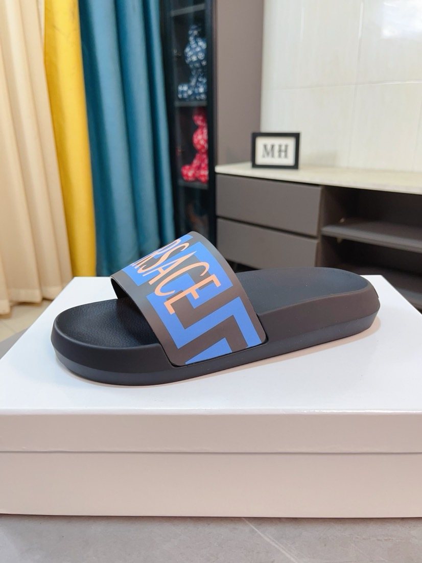 微商相册测试鞋子-Versace Men's Graphic Slide Sandals — side