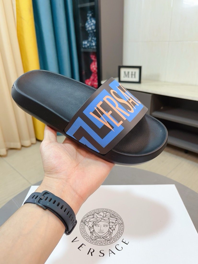 微商相册测试鞋子-Versace Men's Graphic Slide Sandals — side