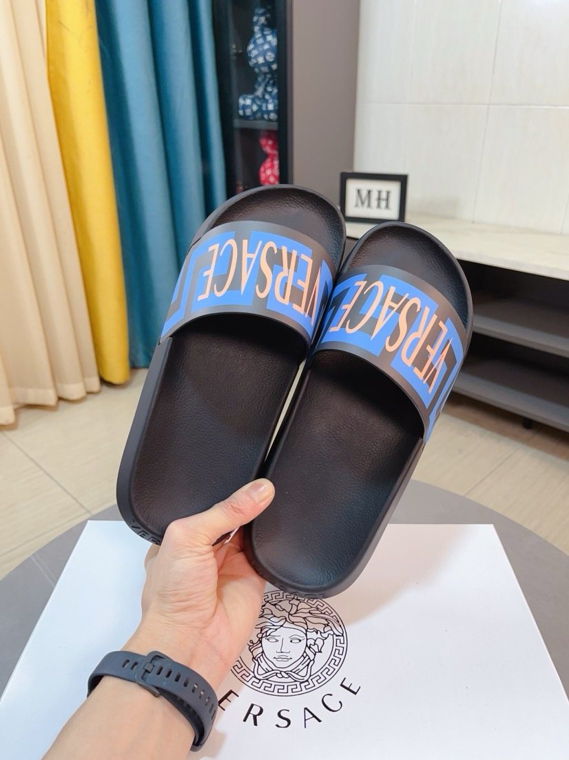 微商相册测试鞋子-Versace Men's Graphic Slide Sandals — front