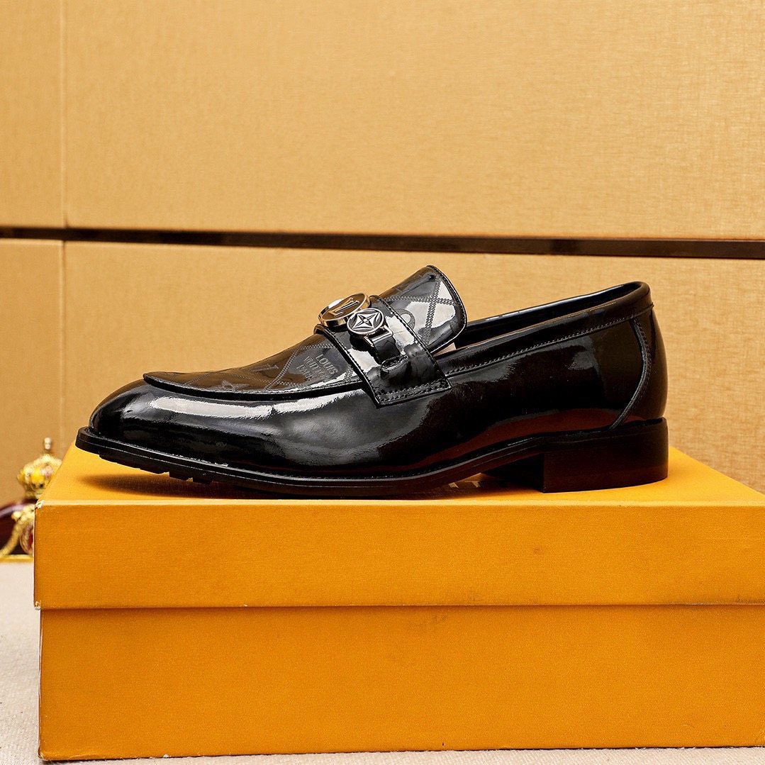 微商相册测试鞋子-Louis Vuitton Black Embossed Buckle Slip-On Shoes — detail