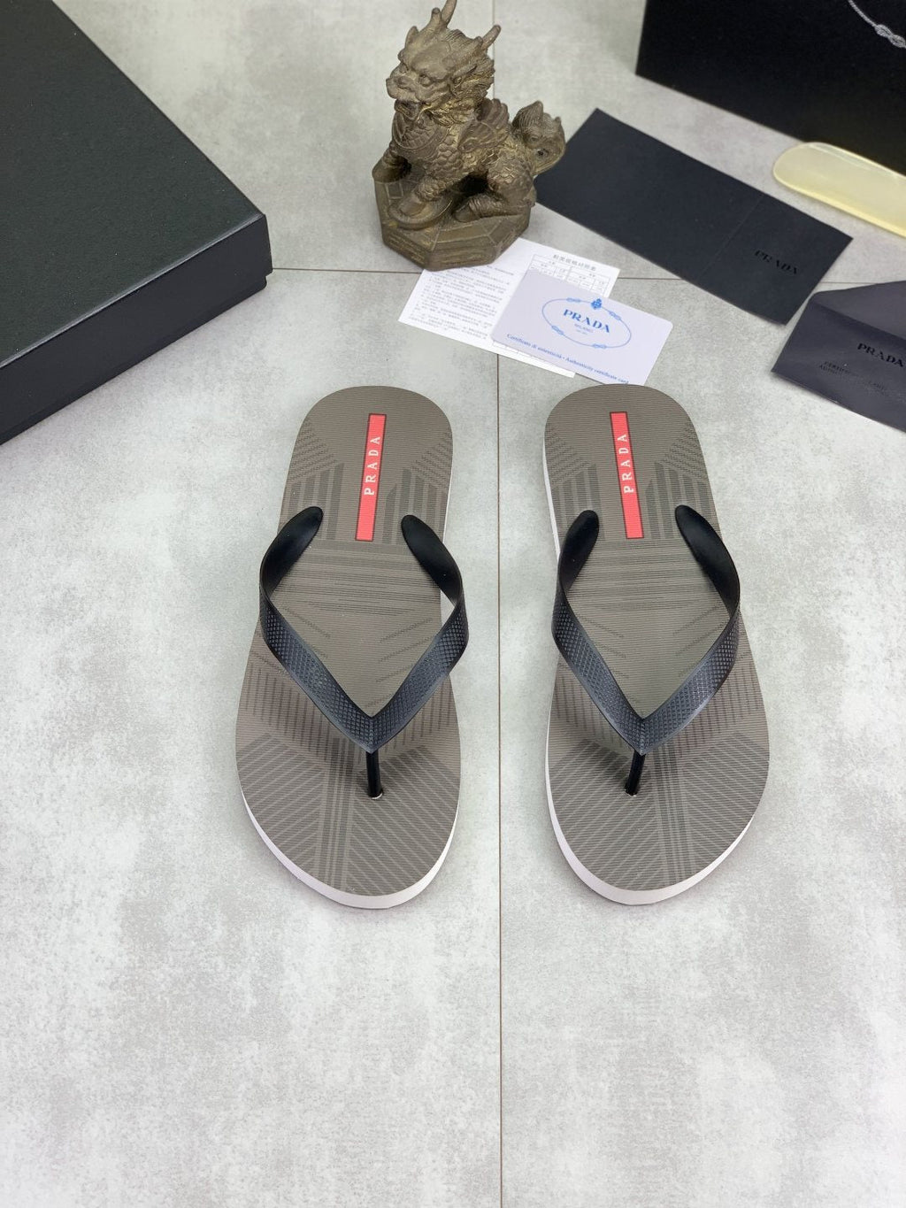 微商相册测试鞋子-Prada Gray and Black Flip-Flops — hero