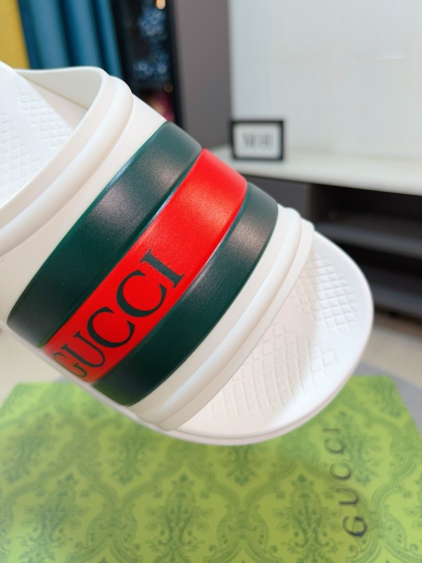 Gucci Striped Slide Sandals — detail