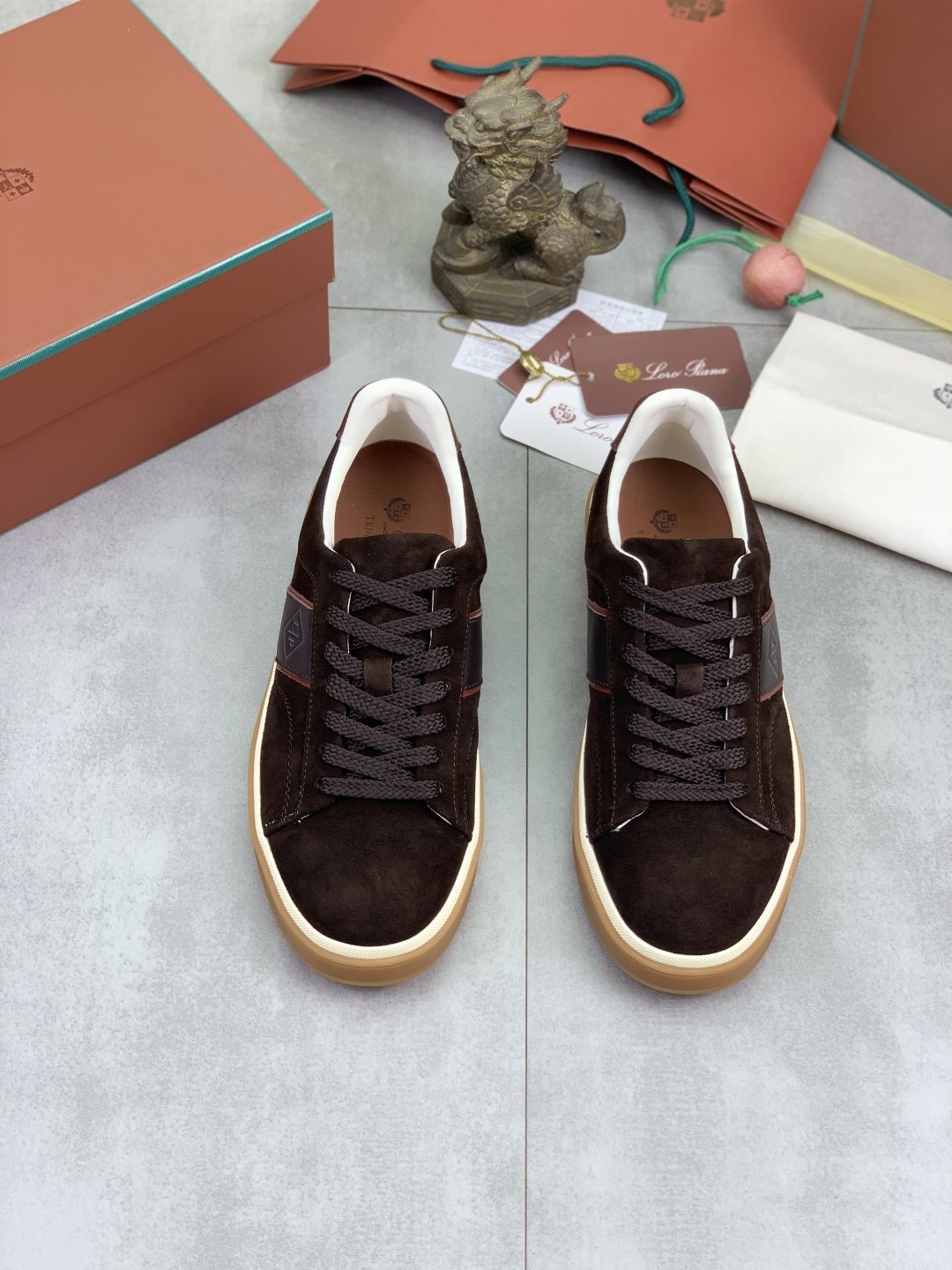 微商相册测试鞋子-Loro Piana Contrast Heel Low-Top Sneakers — front