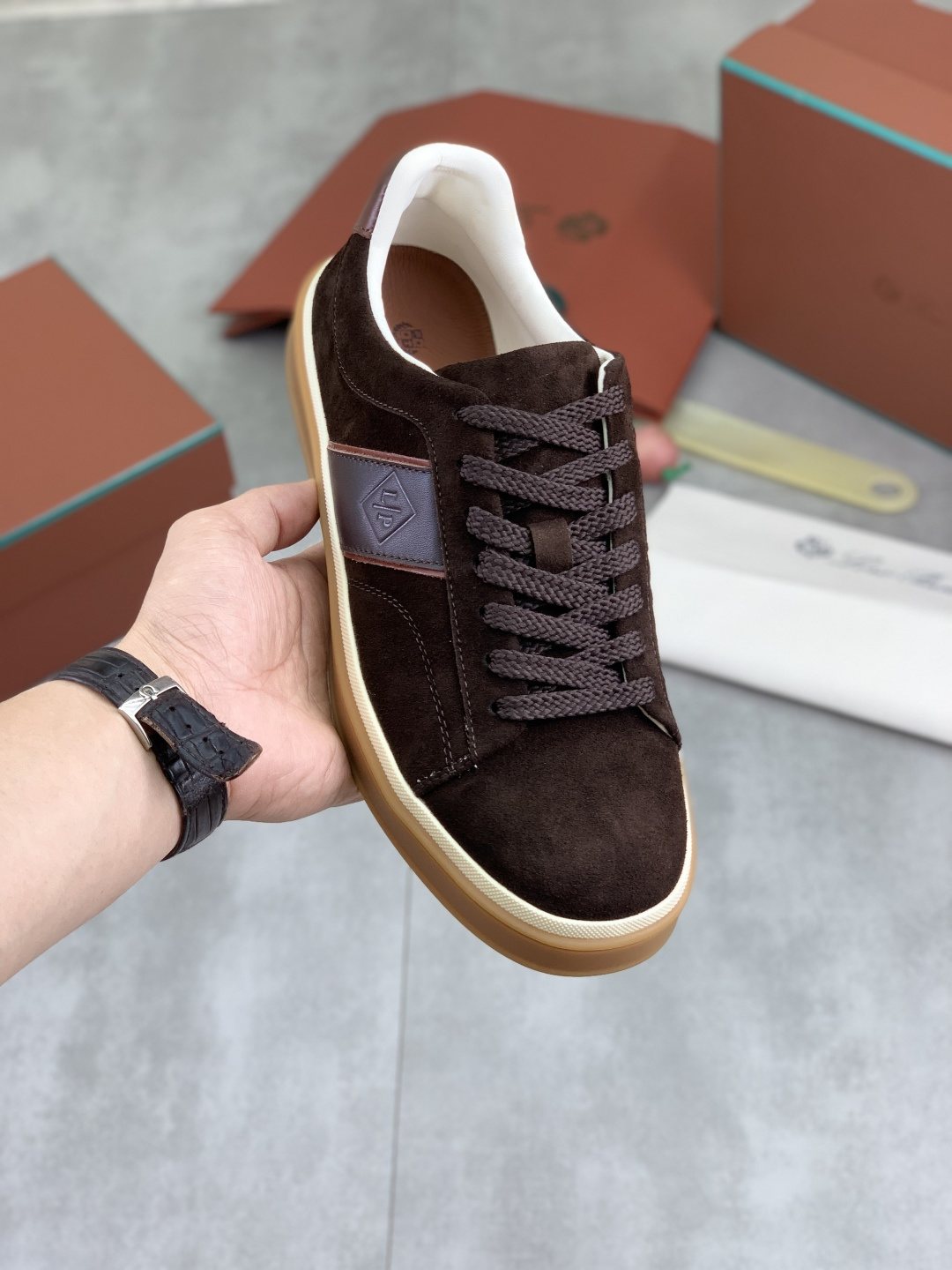 微商相册测试鞋子-Loro Piana Contrast Heel Low-Top Sneakers — front