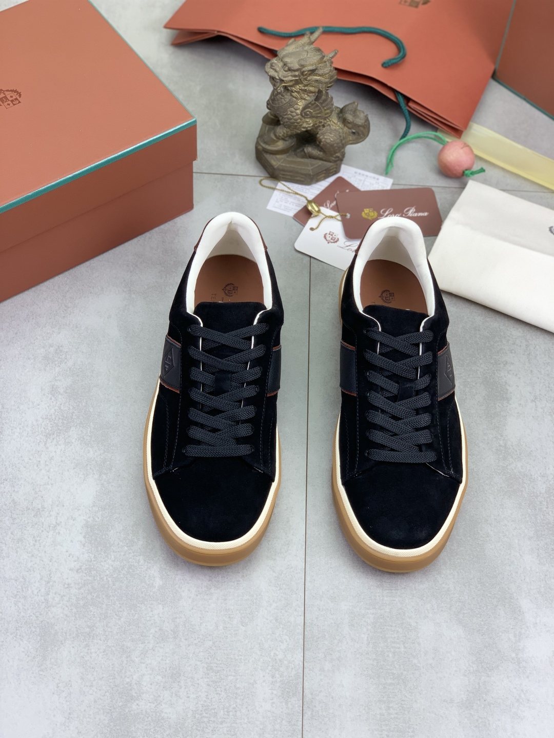 微商相册测试鞋子-Loro Piana Contrast Heel Low-Top Sneakers — front