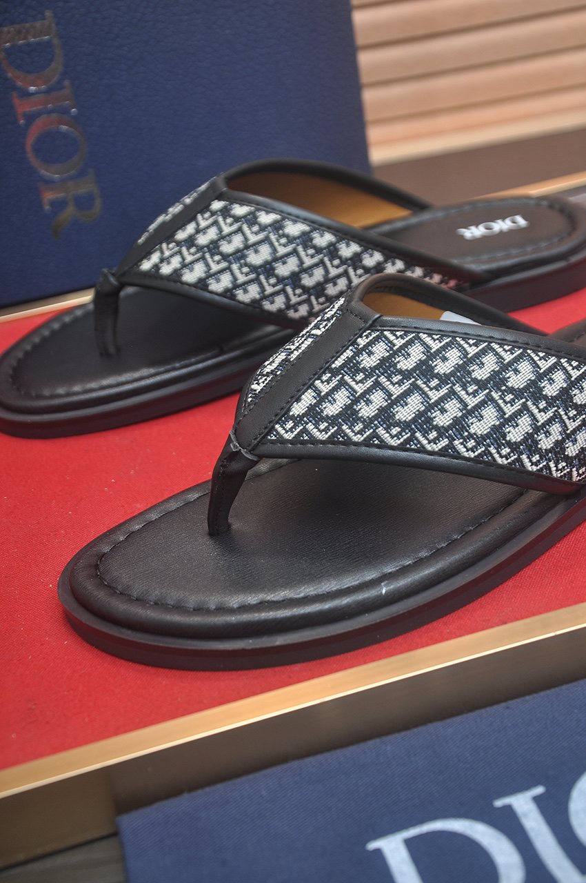 Dior Gray Patterned Strap Thong Sandals — detail