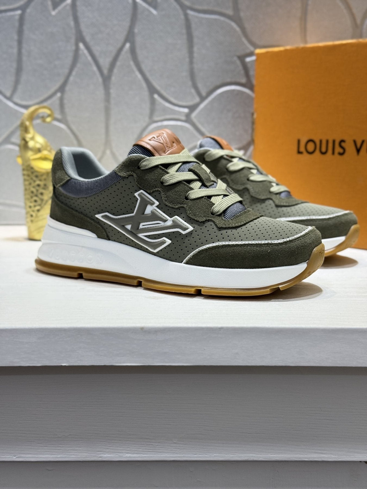 Louis Vuitton LV-Detail Low-Top Sneakers — front