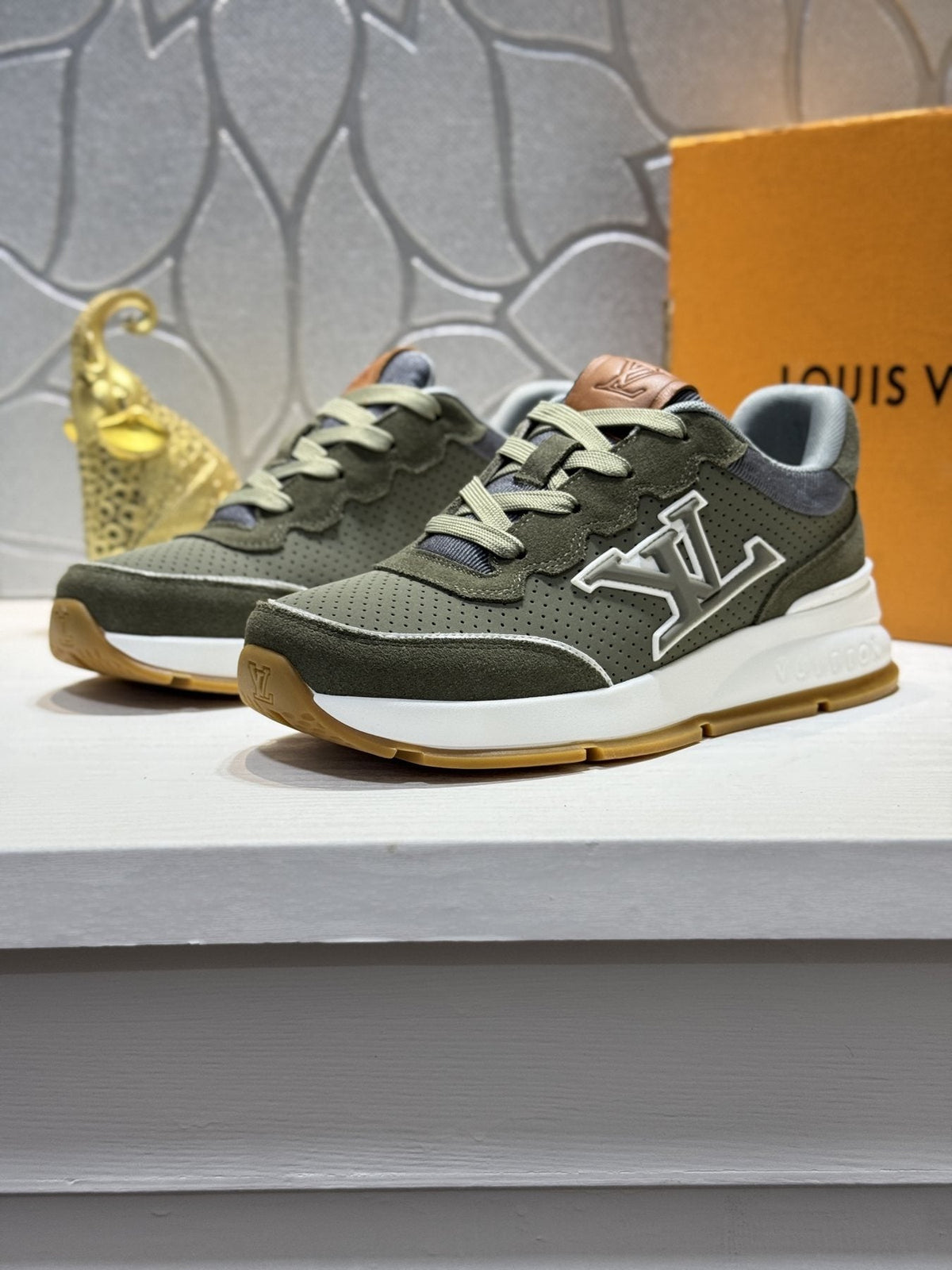 Louis Vuitton LV-Detail Low-Top Sneakers — front