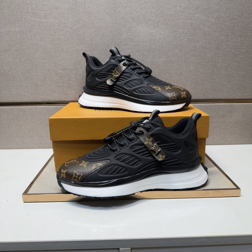 Louis Vuitton Patterned Low-Top Sneakers — front