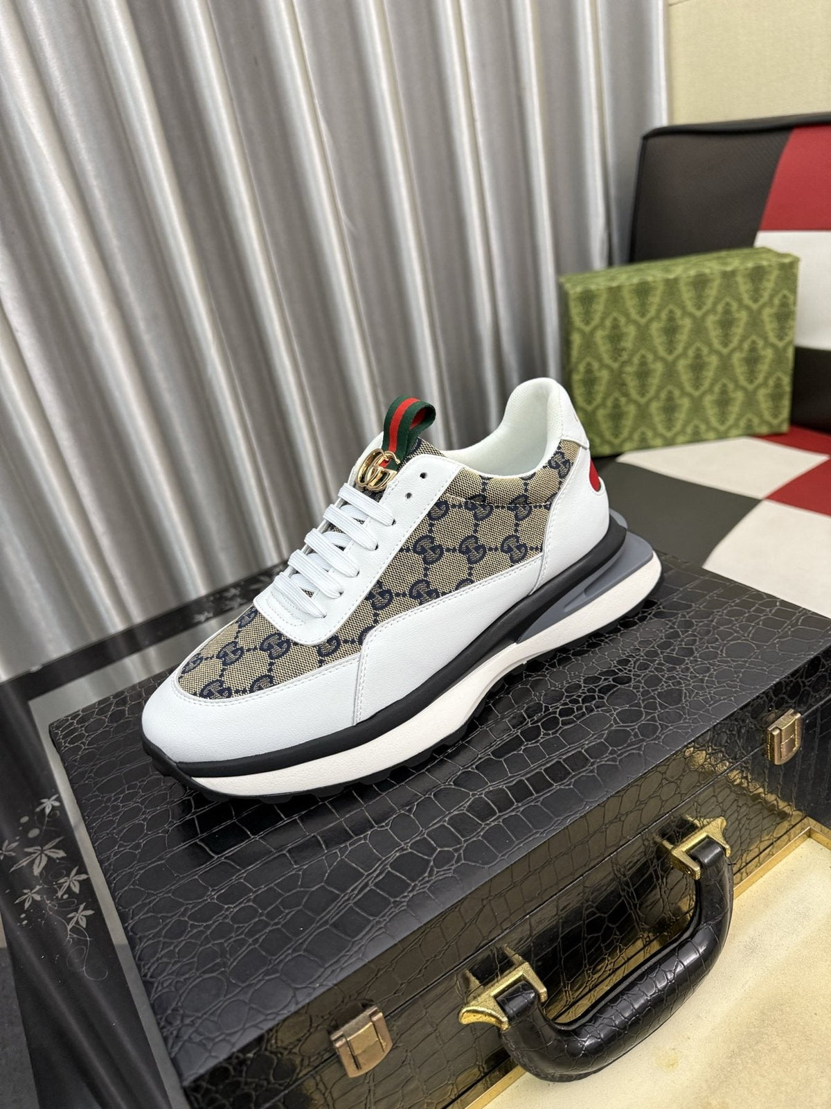 Gucci Patterned Panel Low-Top Sneakers — front