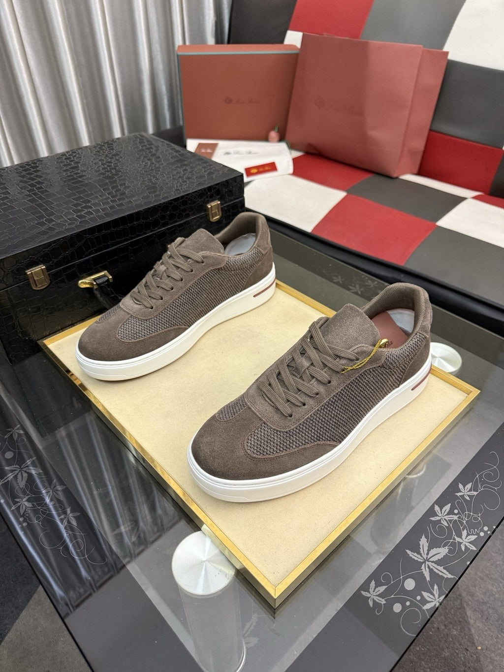 微商相册测试鞋子-Textured Panel Low-Top Sneakers — front