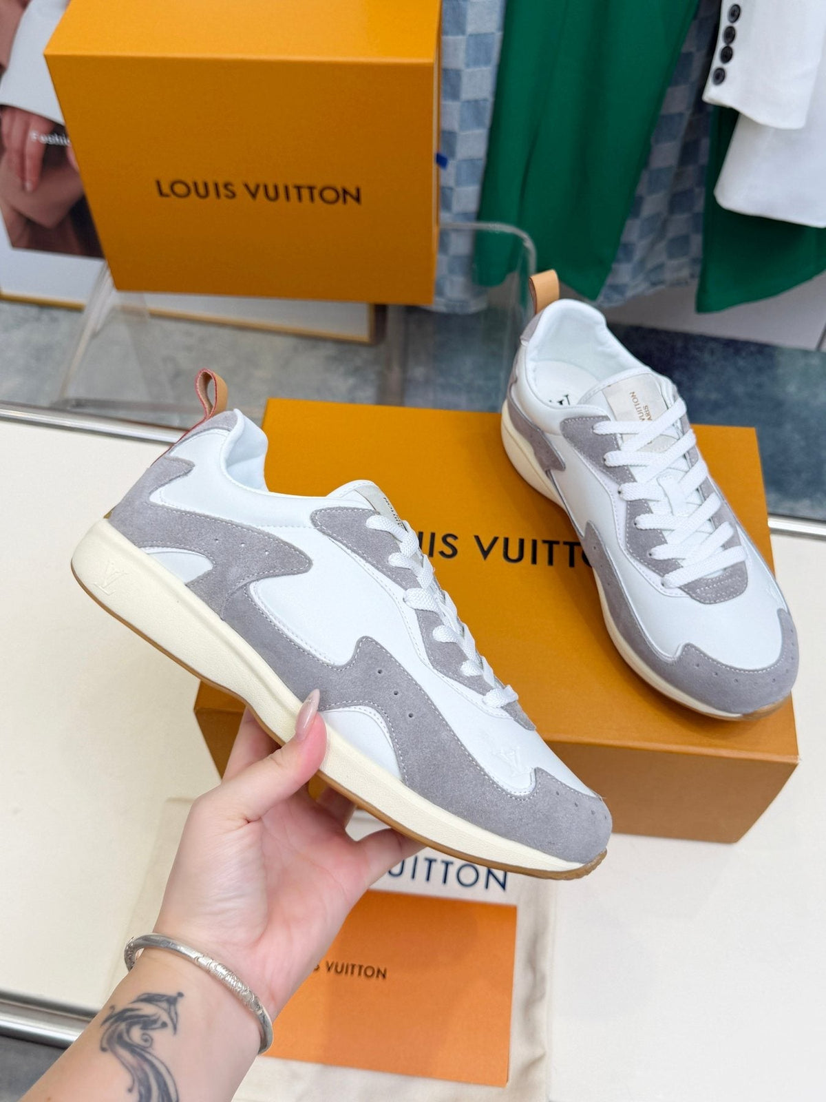Louis Vuitton Drop 300 Low-Top Sneakers — front