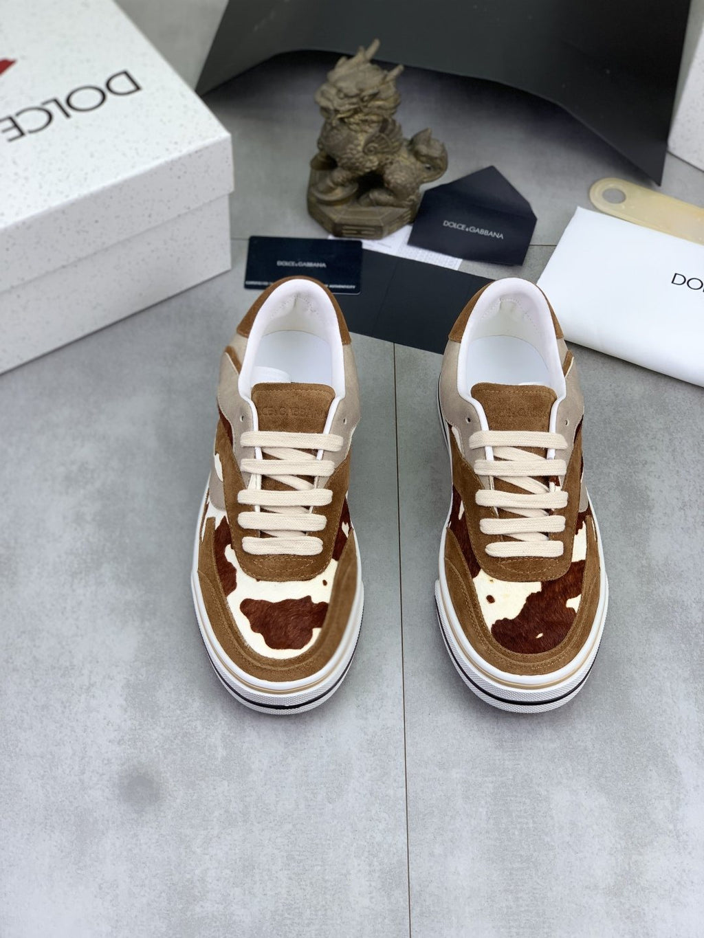 微商相册测试鞋子-Dolce & Gabbana Patterned Low-Top Sneakers — front