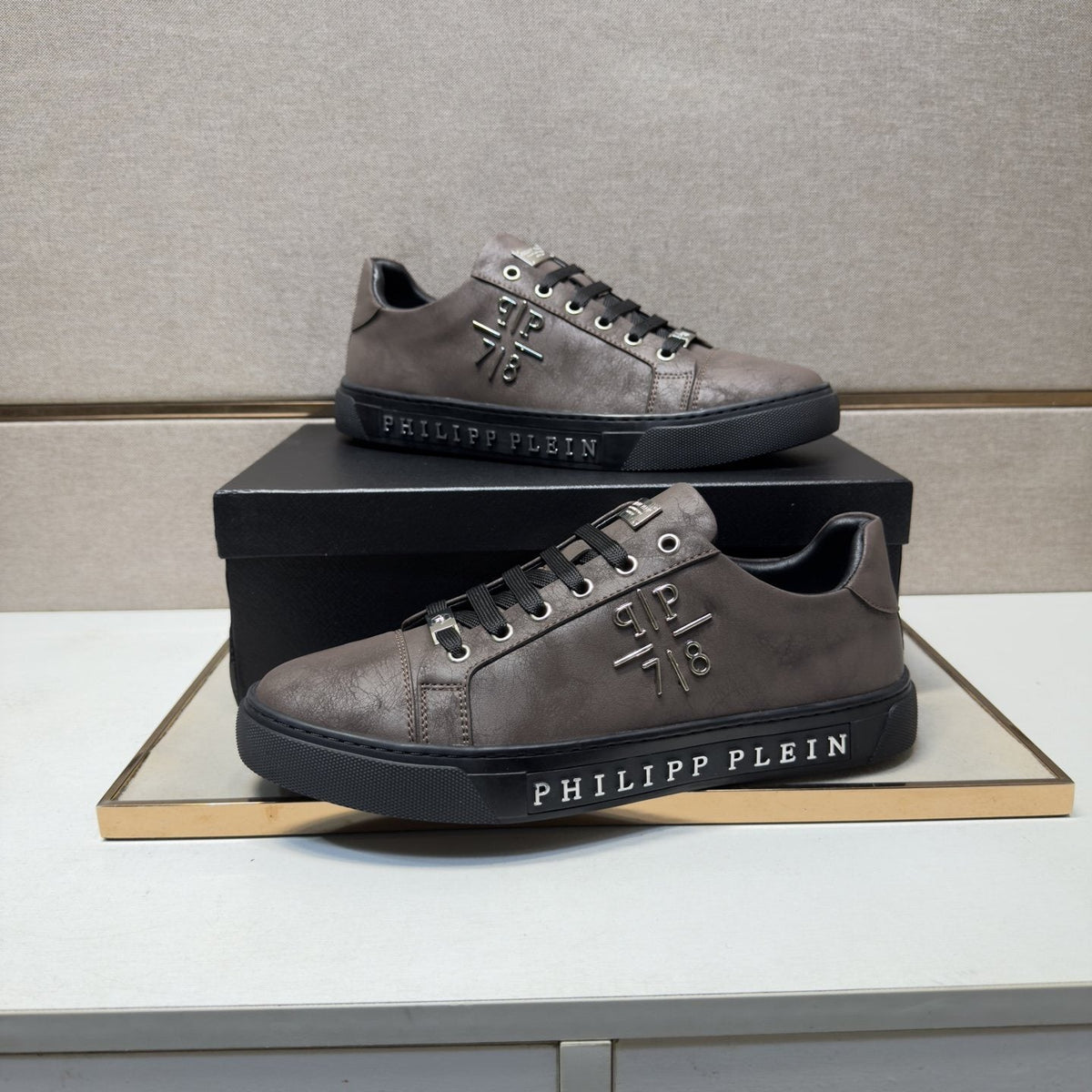 Philipp Plein Logo Low-Top Sneakers — front