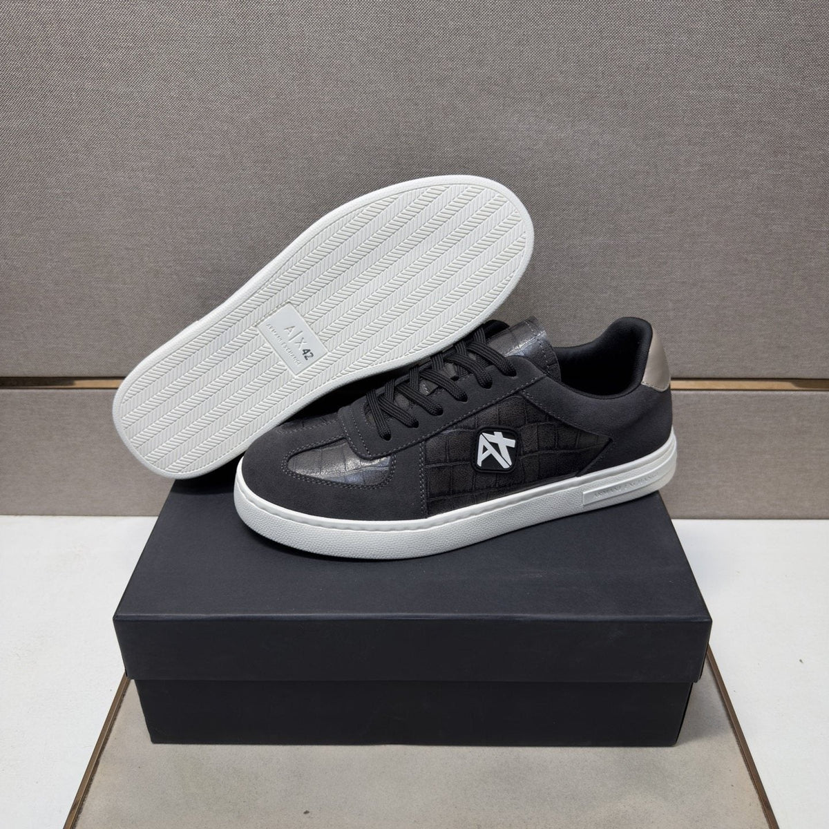 Armani Exchange Low-Top Sneakers — detail